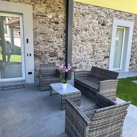 La Perla Del D Orta Apartman