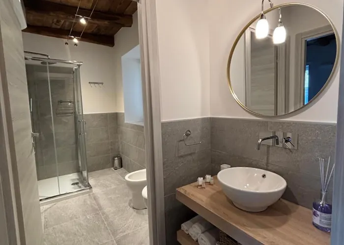 La Perla Del D Orta アパート オメーニャ